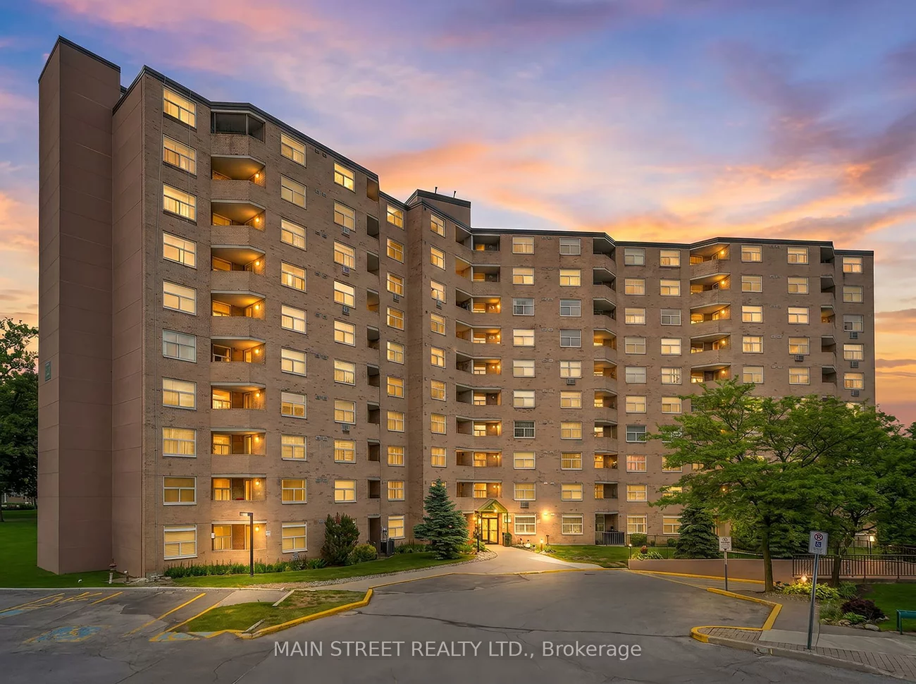 260, Davis, Central Newmarket, Newmarket