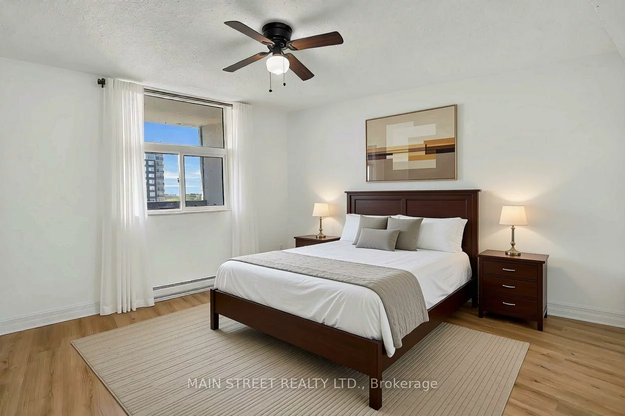 260, Davis, Central Newmarket, Newmarket