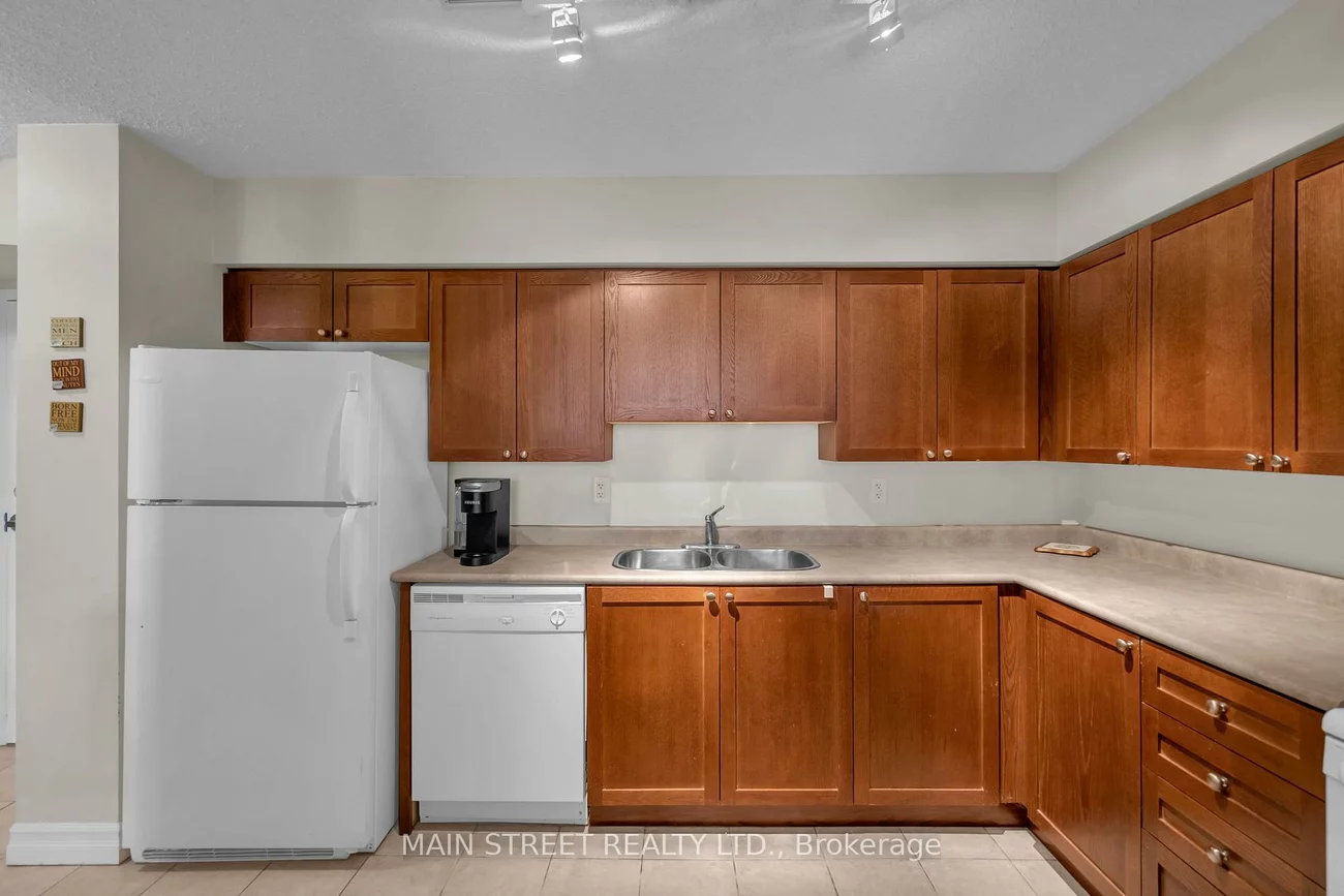 260, Davis, Central Newmarket, Newmarket
