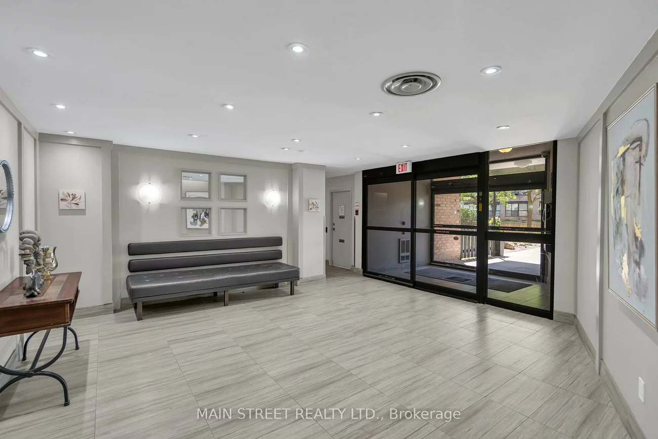 260, Davis, Central Newmarket, Newmarket