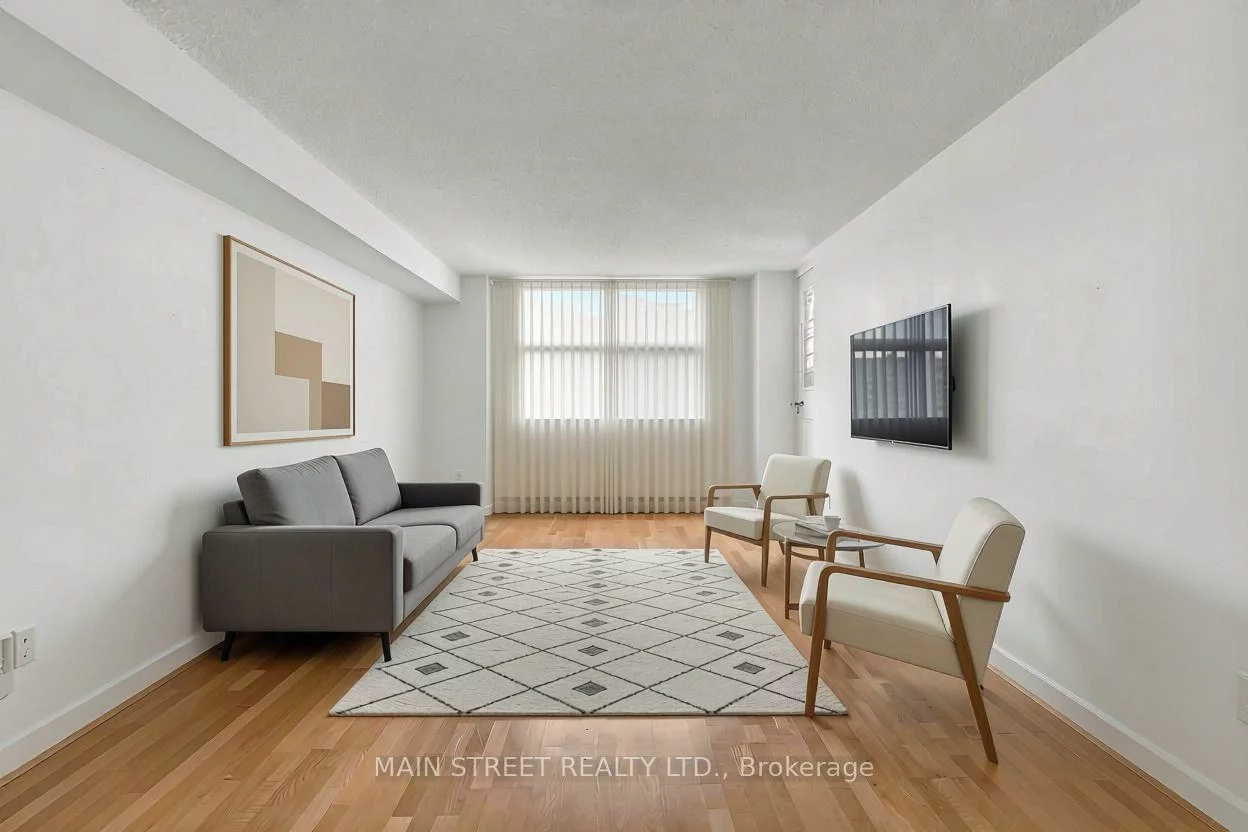 260, Davis, Central Newmarket, Newmarket