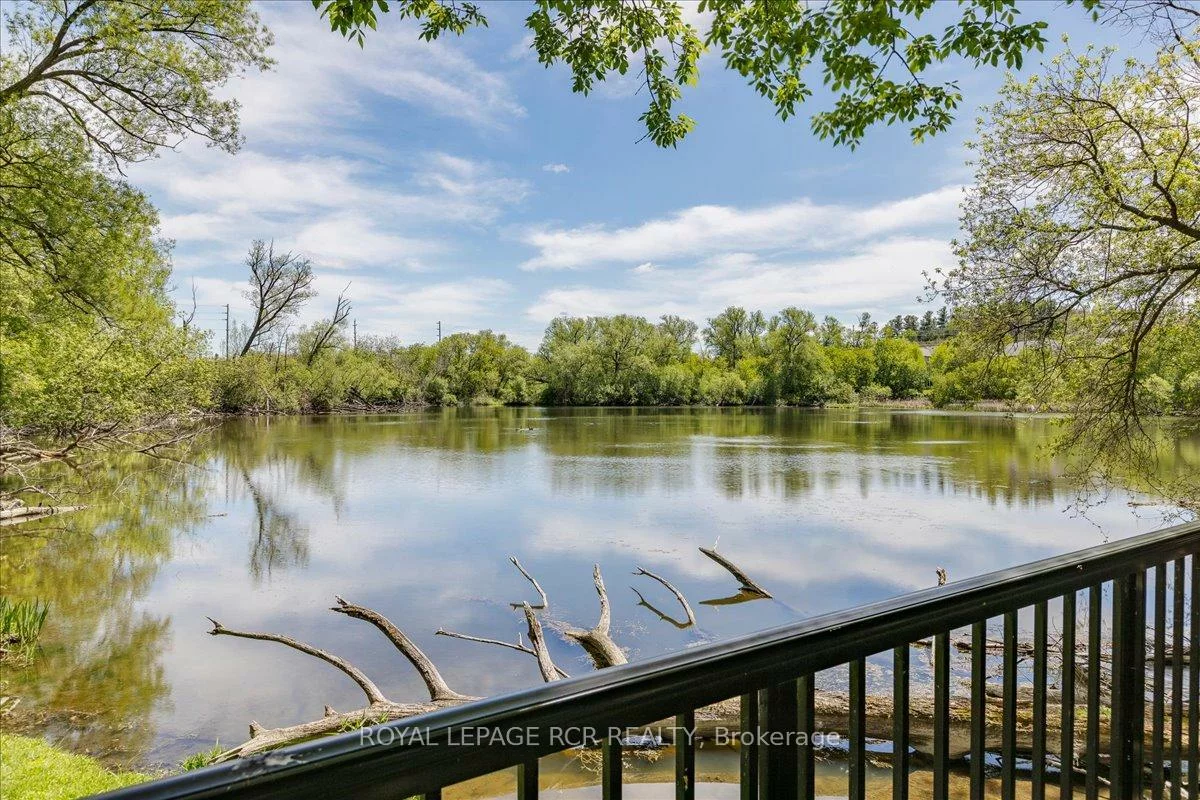 900, Bogart Mill, Gorham-College Manor, Newmarket