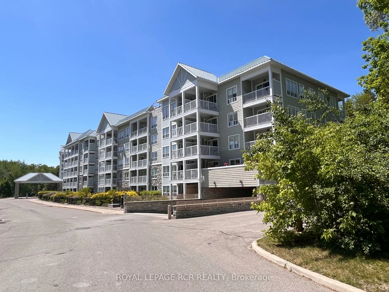 900, Bogart Mill, Gorham-College Manor, Newmarket