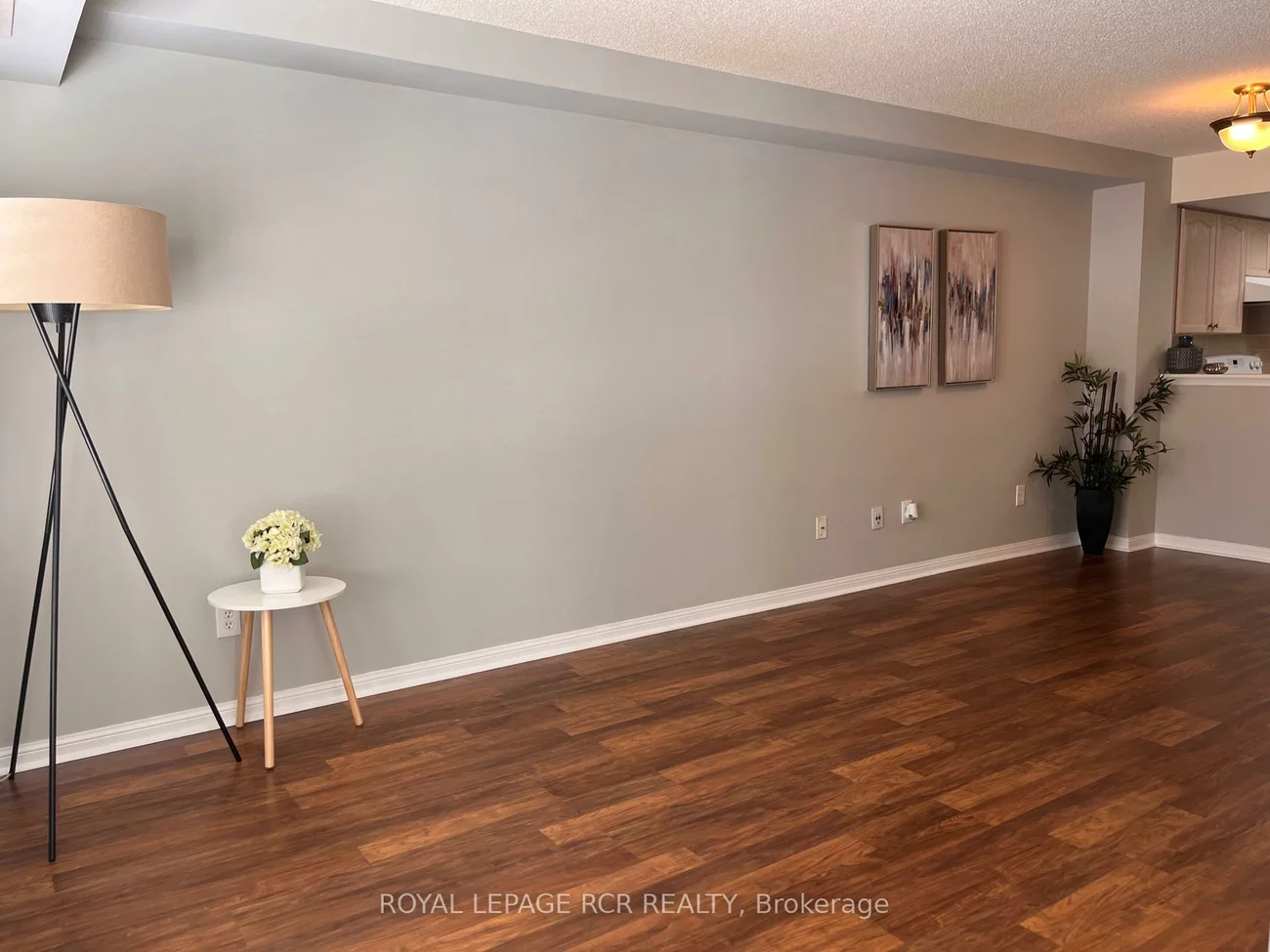 900, Bogart Mill, Gorham-College Manor, Newmarket
