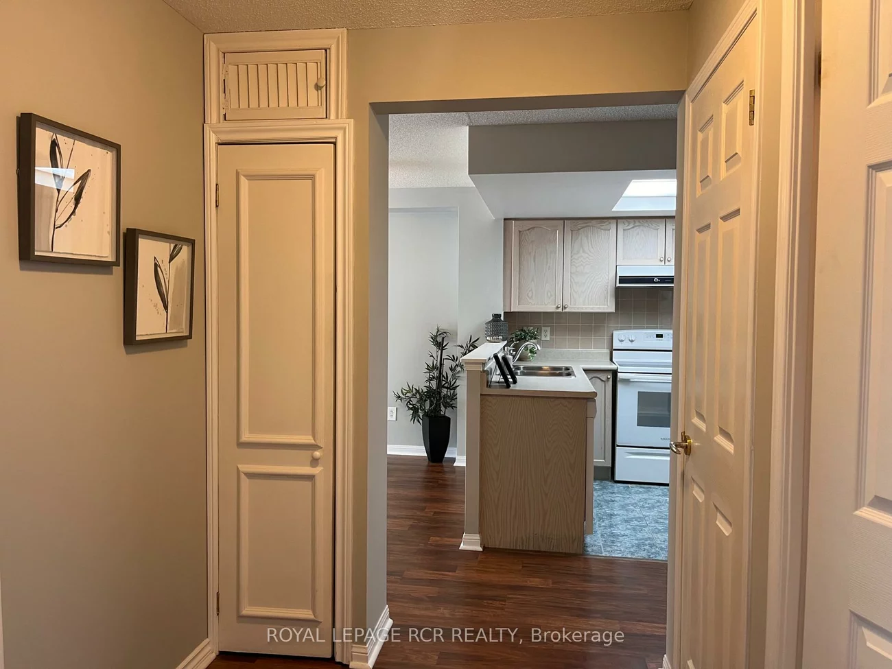 900, Bogart Mill, Gorham-College Manor, Newmarket