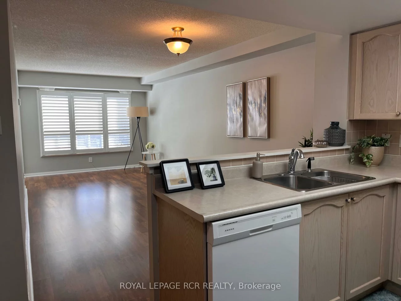 900, Bogart Mill, Gorham-College Manor, Newmarket