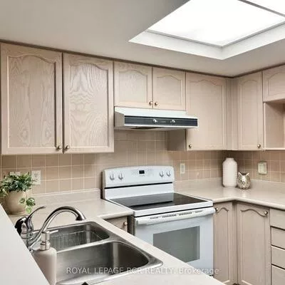 900, Bogart Mill, Gorham-College Manor, Newmarket