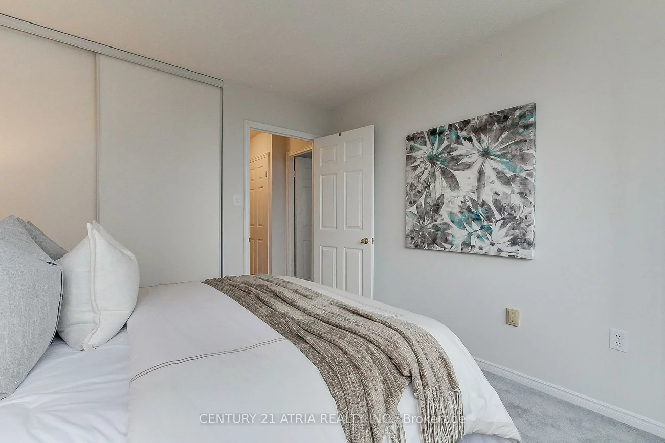 270, Davis, Central Newmarket, Newmarket