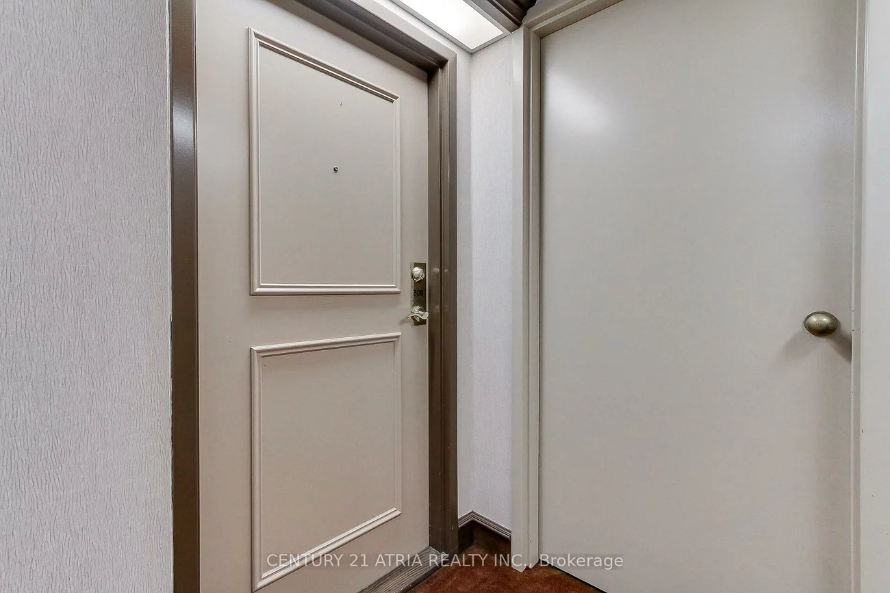 270, Davis, Central Newmarket, Newmarket