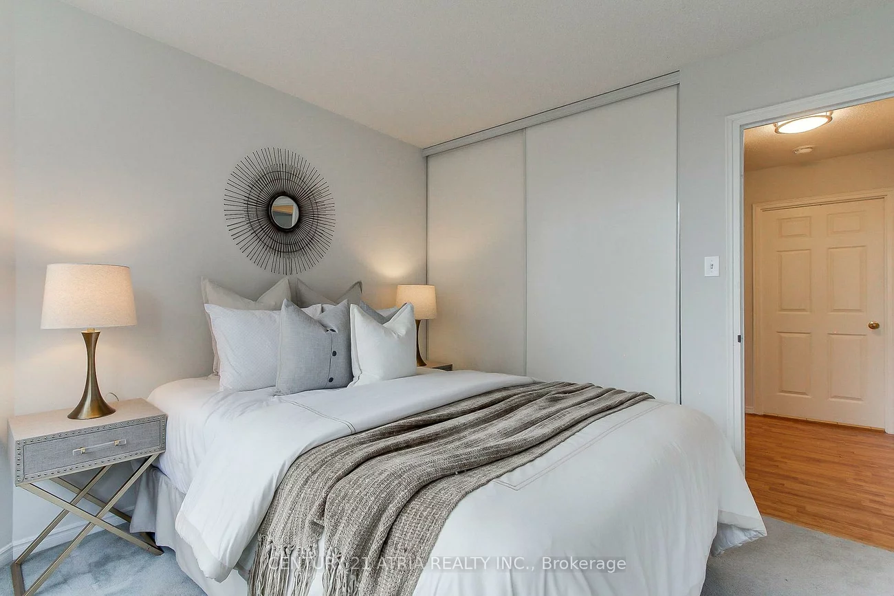 270, Davis, Central Newmarket, Newmarket