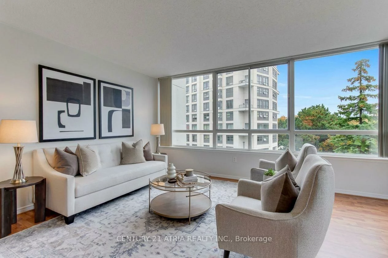 270, Davis, Central Newmarket, Newmarket