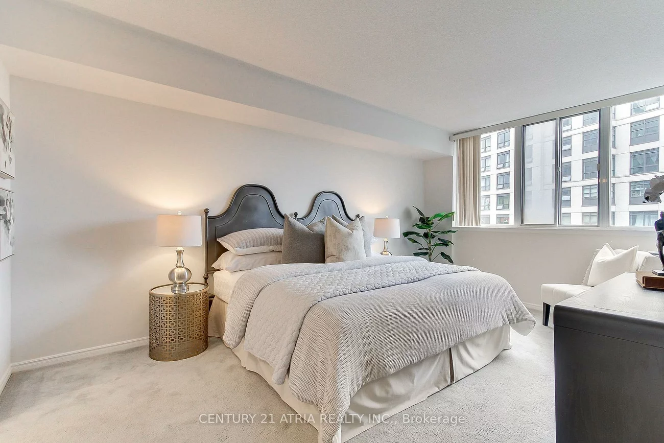 270, Davis, Central Newmarket, Newmarket