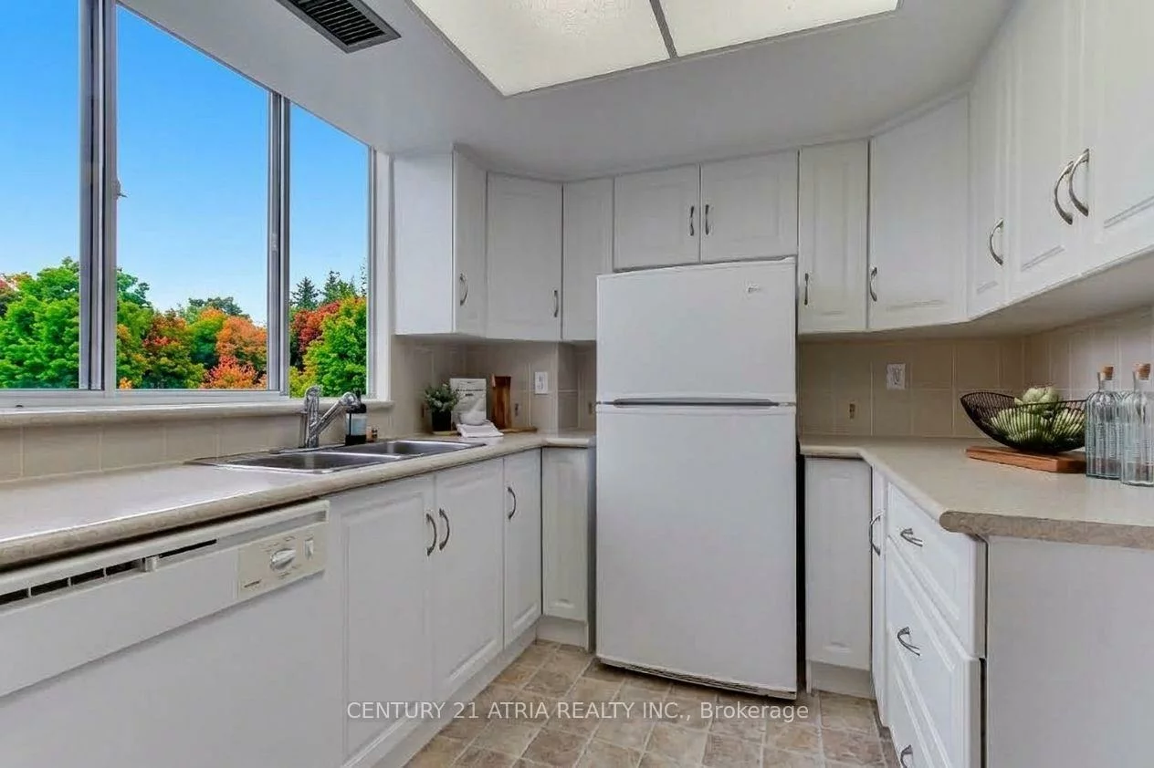 270, Davis, Central Newmarket, Newmarket