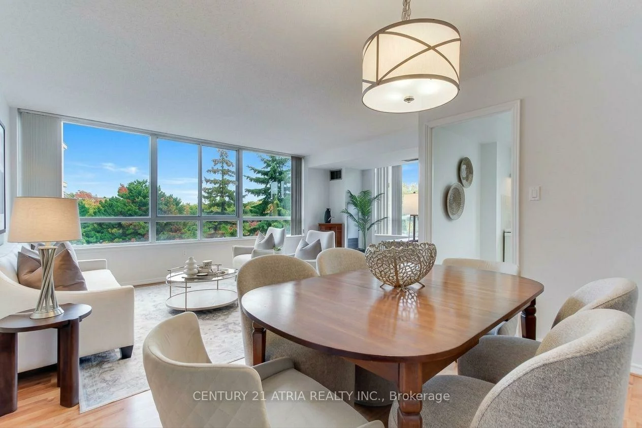 270, Davis, Central Newmarket, Newmarket
