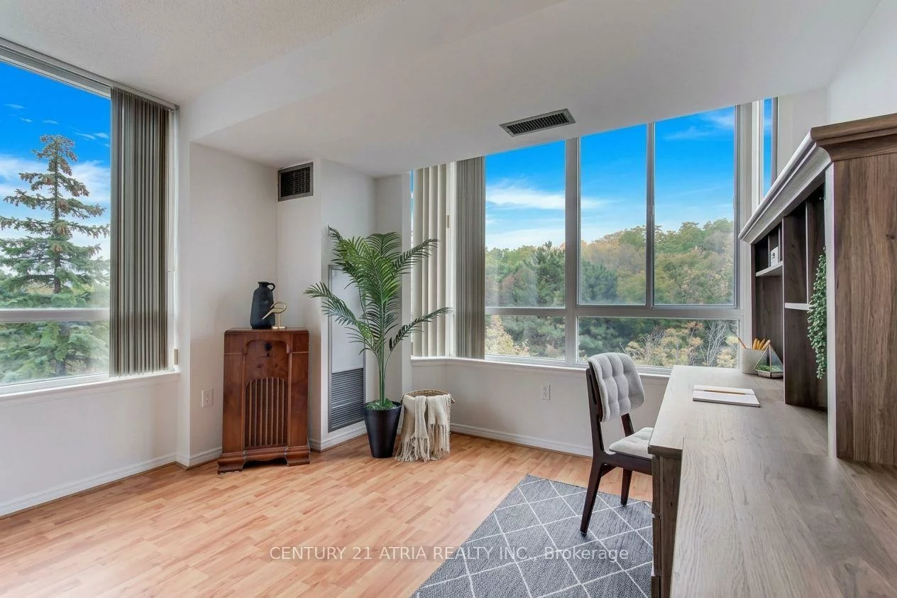 270, Davis, Central Newmarket, Newmarket