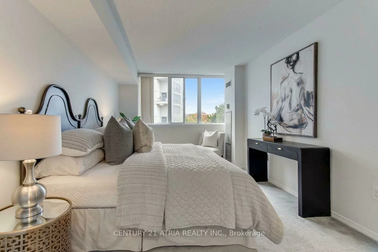 270, Davis, Central Newmarket, Newmarket