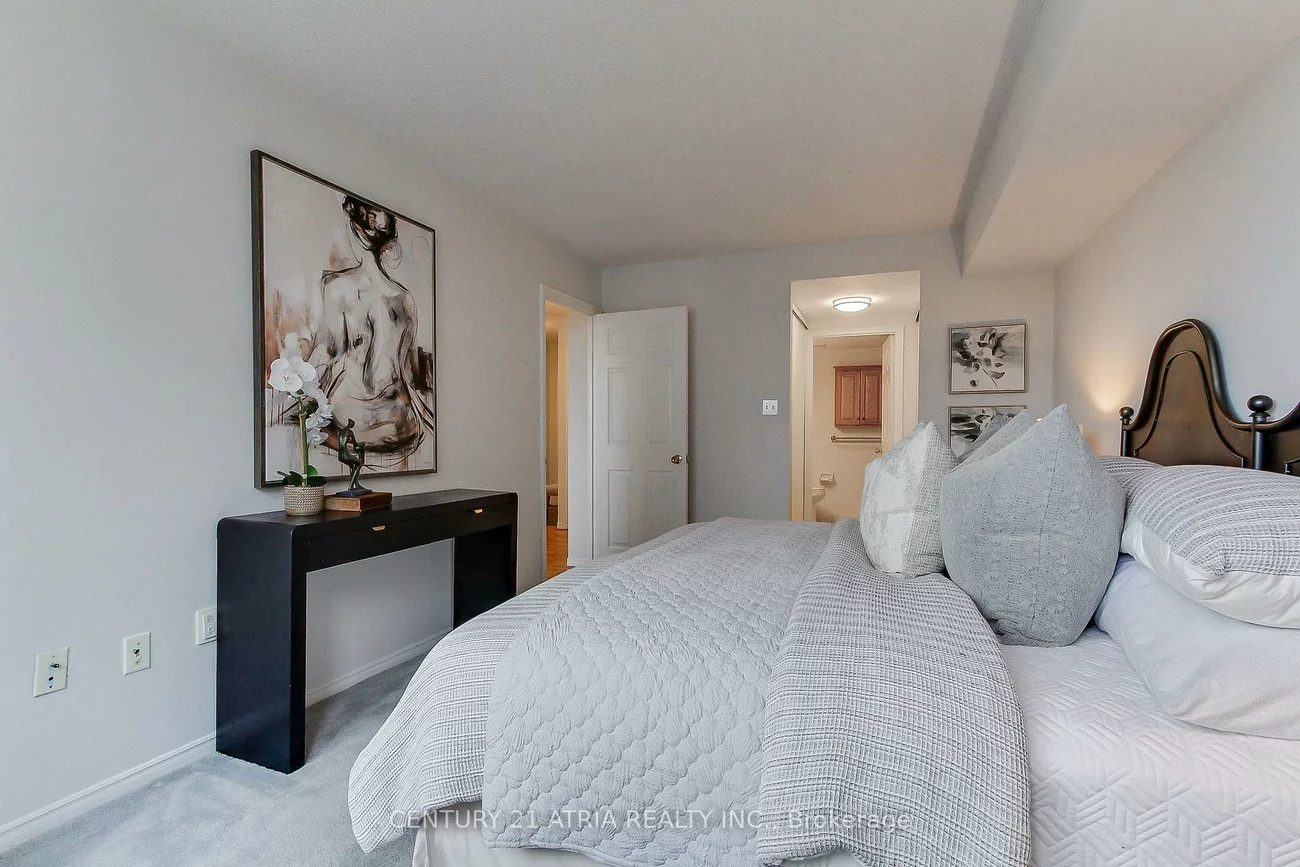 270, Davis, Central Newmarket, Newmarket