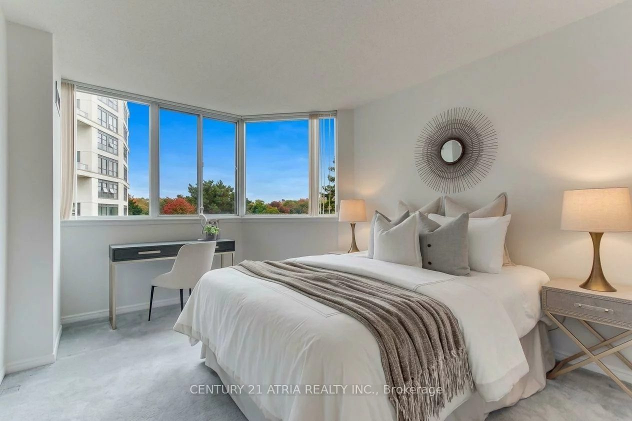 270, Davis, Central Newmarket, Newmarket