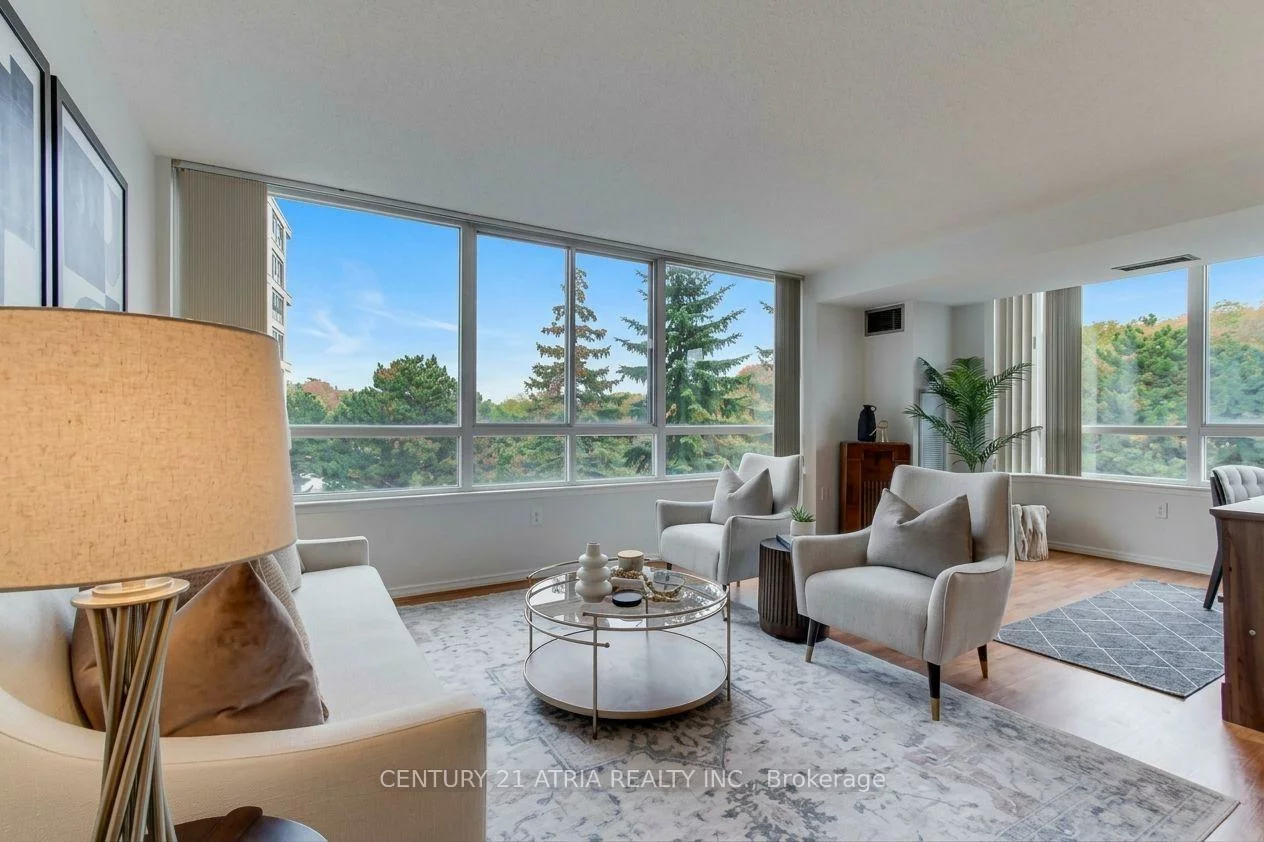 270, Davis, Central Newmarket, Newmarket
