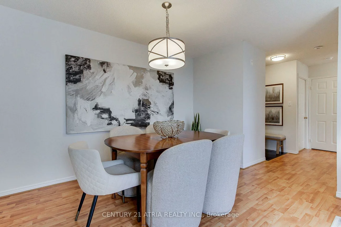 270, Davis, Central Newmarket, Newmarket