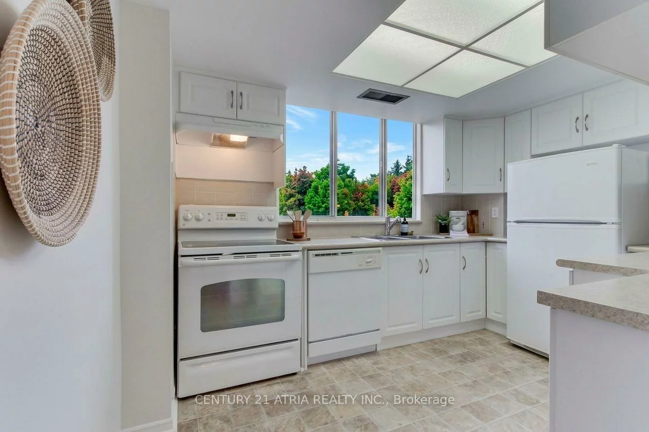 270, Davis, Central Newmarket, Newmarket