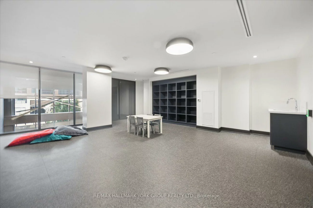 185, Deerfield, Central Newmarket, Newmarket