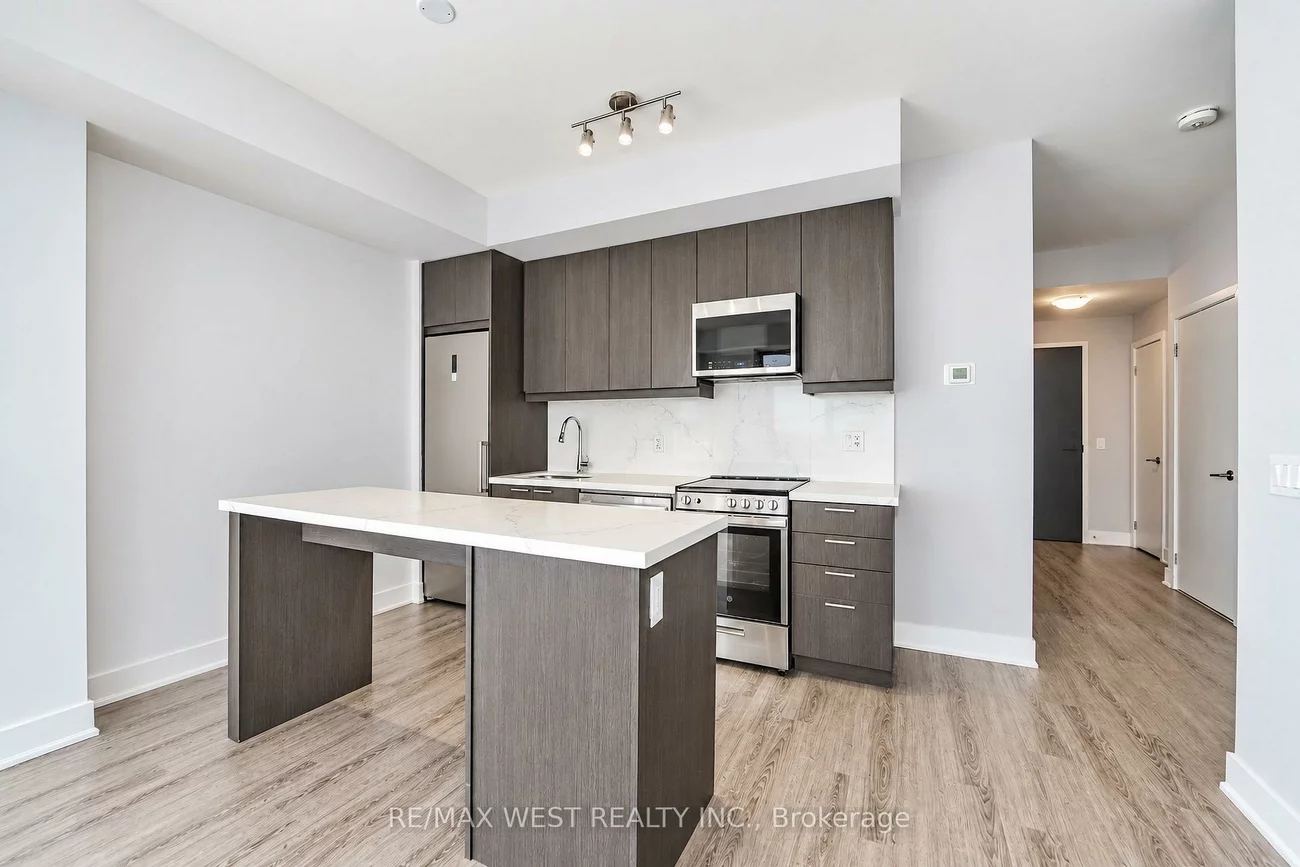 185, Deerfield, Central Newmarket, Newmarket