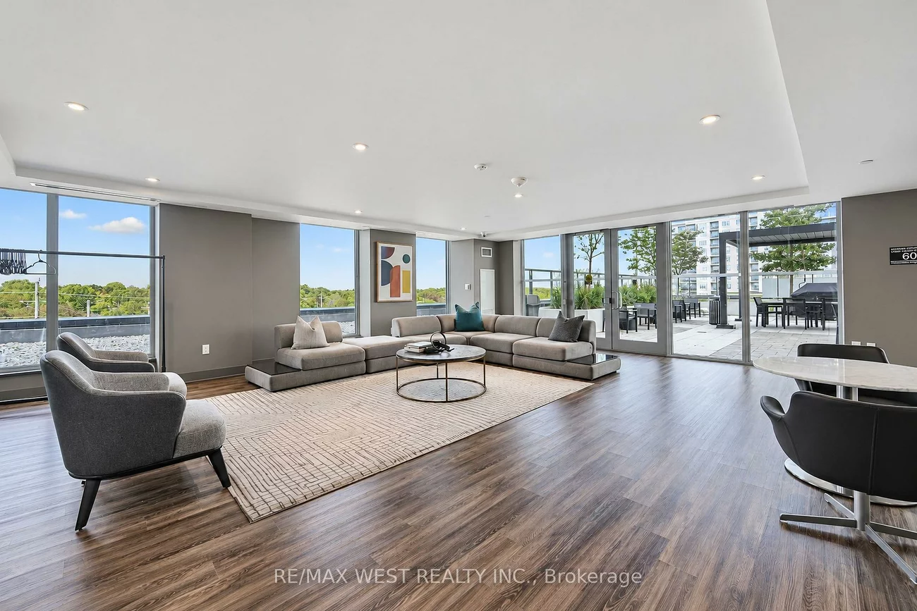 185, Deerfield, Central Newmarket, Newmarket