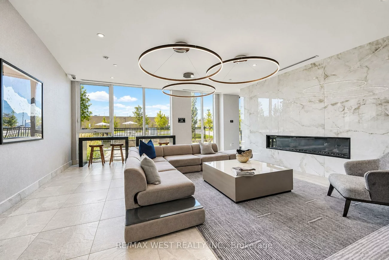 185, Deerfield, Central Newmarket, Newmarket