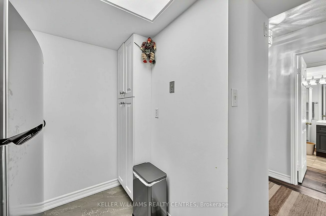 270, Davis, Central Newmarket, Newmarket