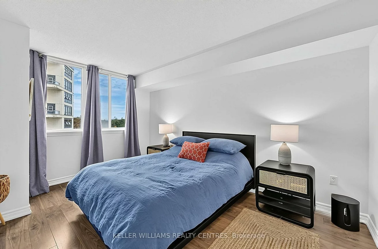 270, Davis, Central Newmarket, Newmarket