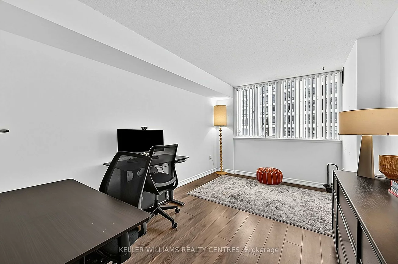 270, Davis, Central Newmarket, Newmarket