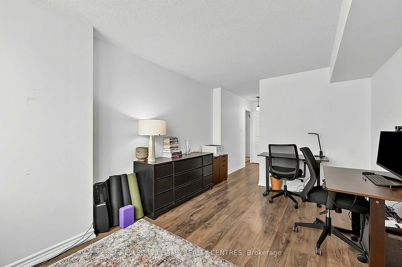 270, Davis, Central Newmarket, Newmarket