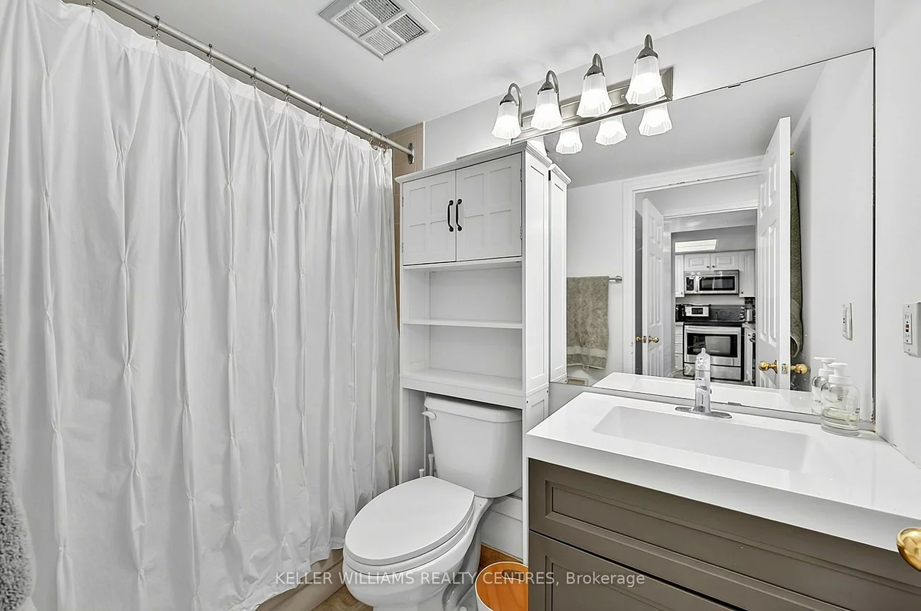 270, Davis, Central Newmarket, Newmarket