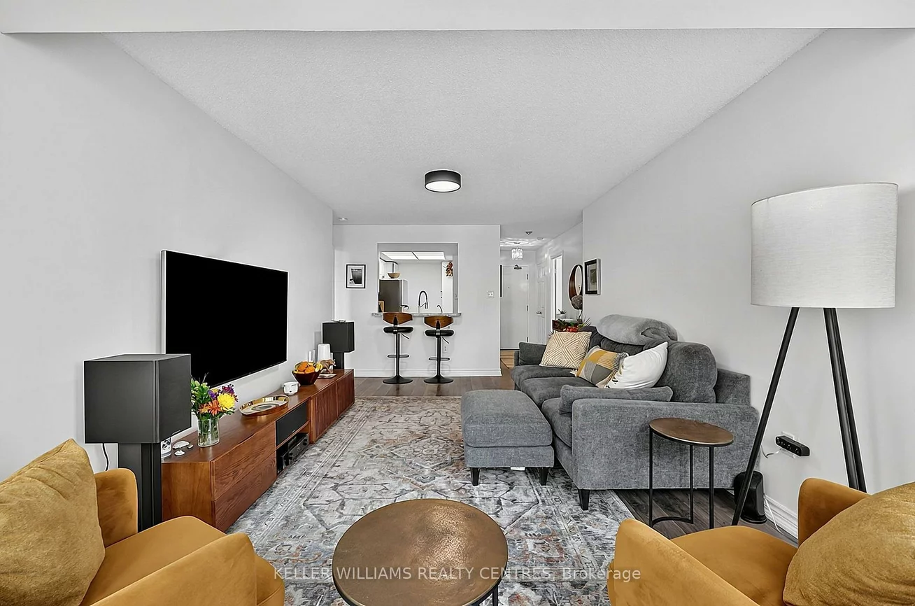 270, Davis, Central Newmarket, Newmarket