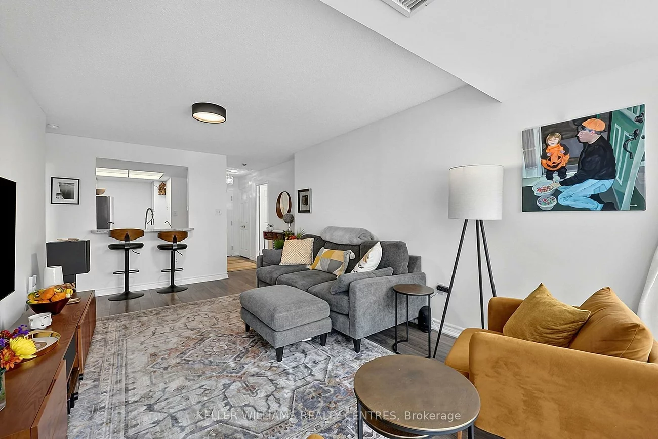 270, Davis, Central Newmarket, Newmarket