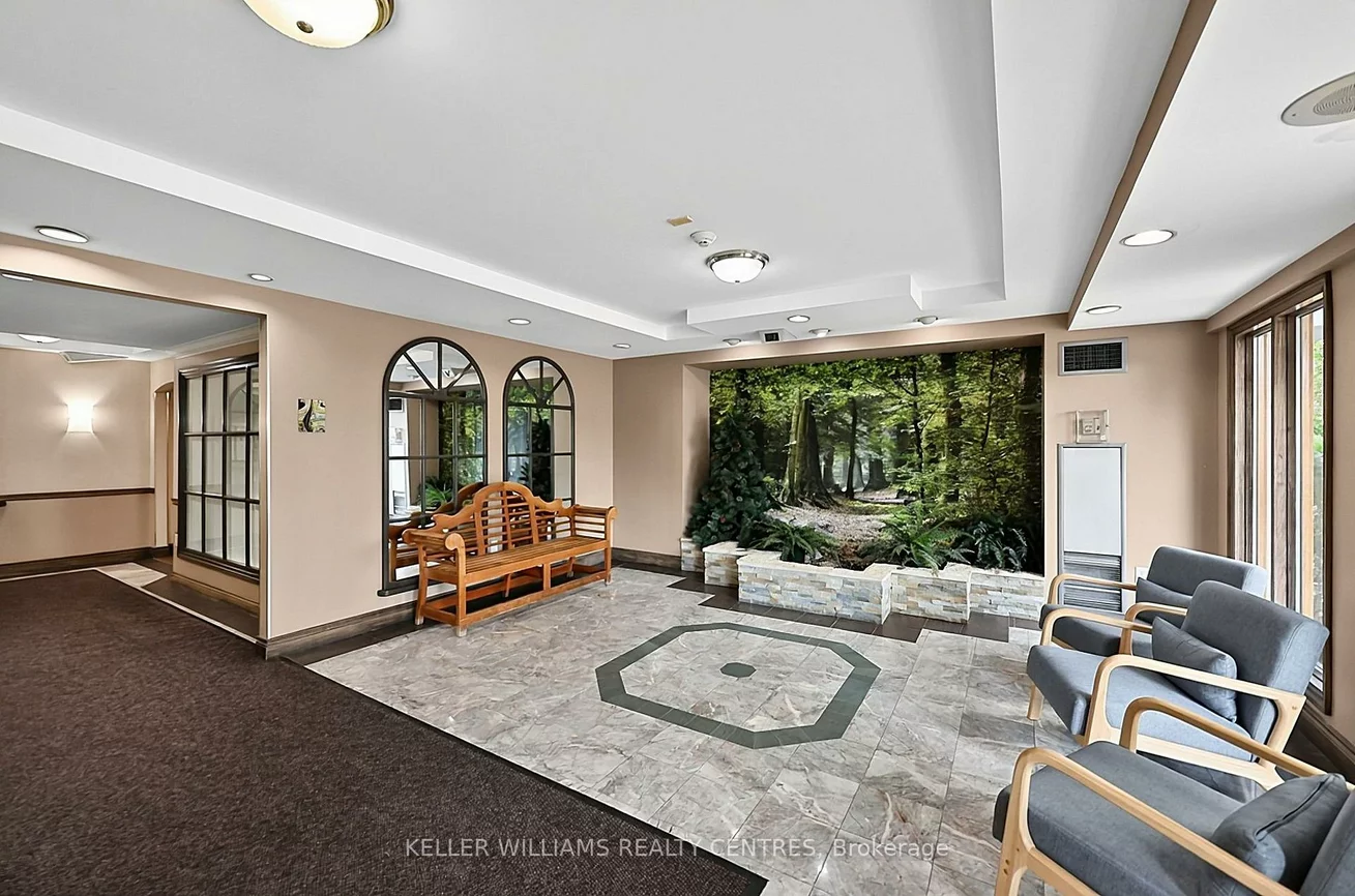 270, Davis, Central Newmarket, Newmarket
