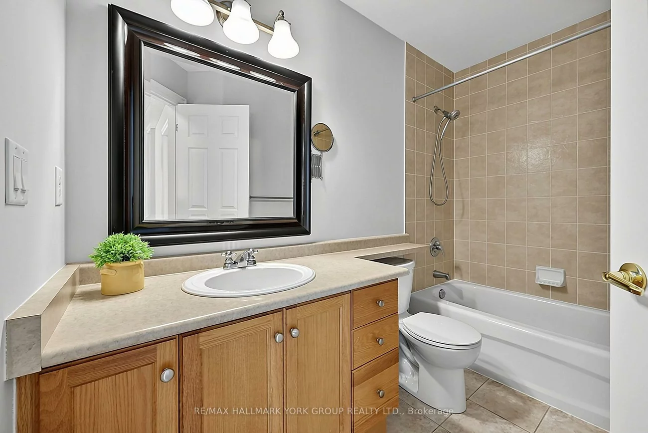 923, Creekfront, Gorham-College Manor, Newmarket