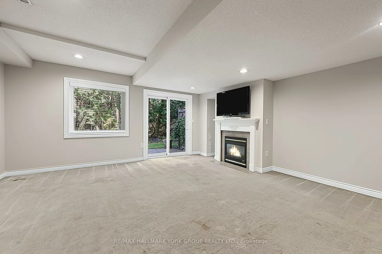 923, Creekfront, Gorham-College Manor, Newmarket