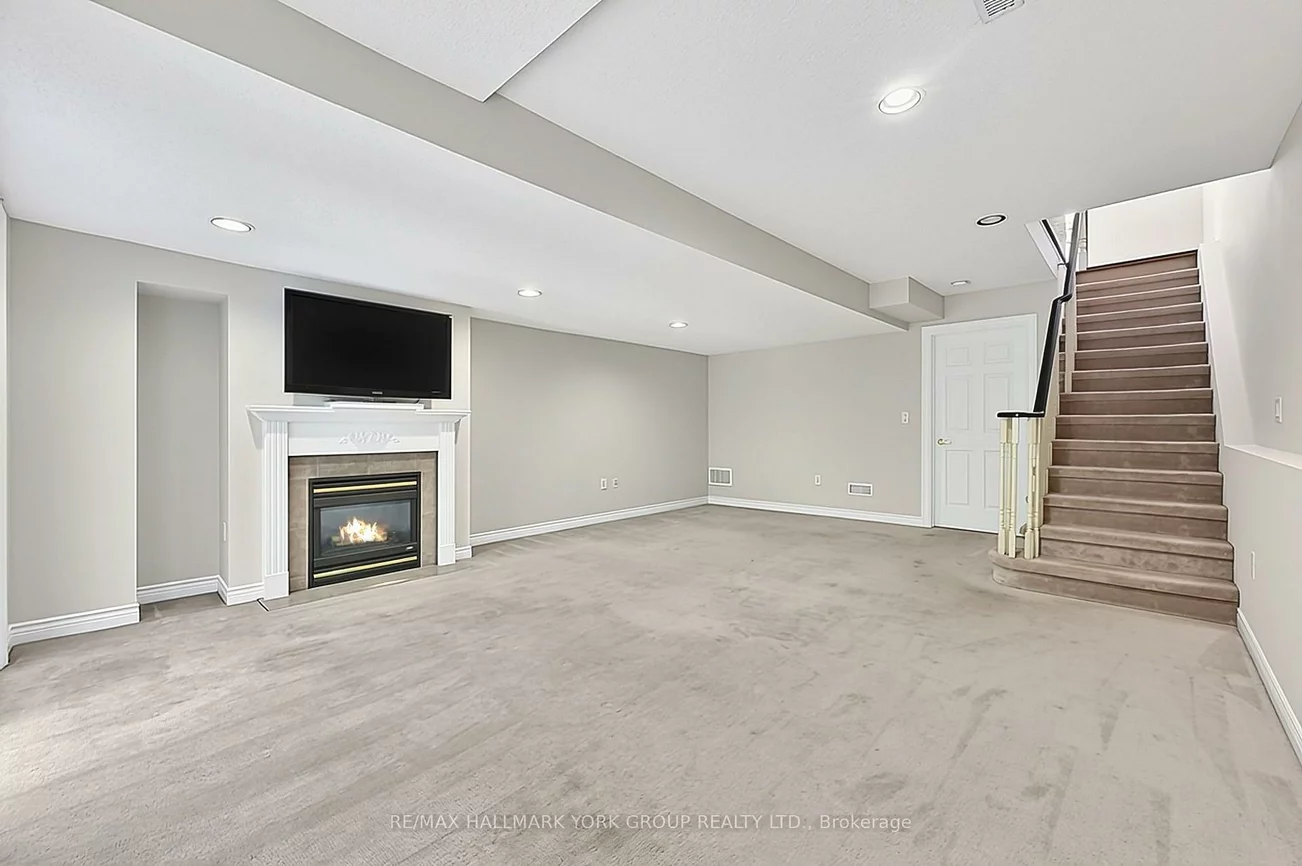 923, Creekfront, Gorham-College Manor, Newmarket