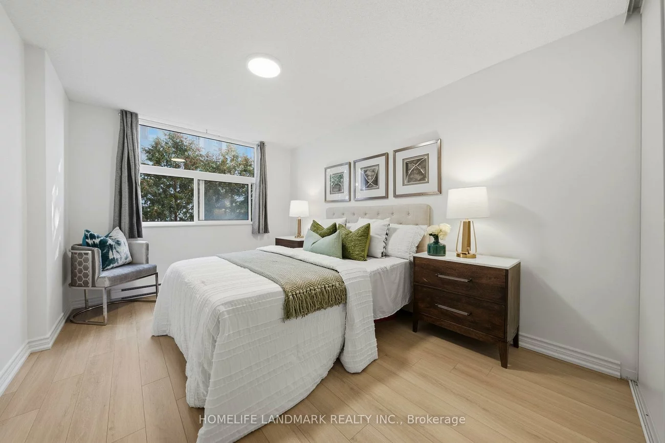 260, Davis, Central Newmarket, Newmarket