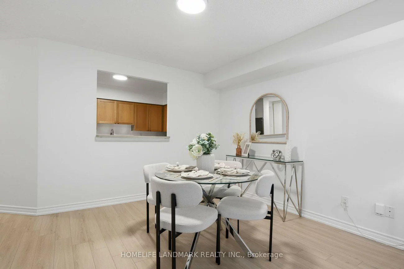 260, Davis, Central Newmarket, Newmarket