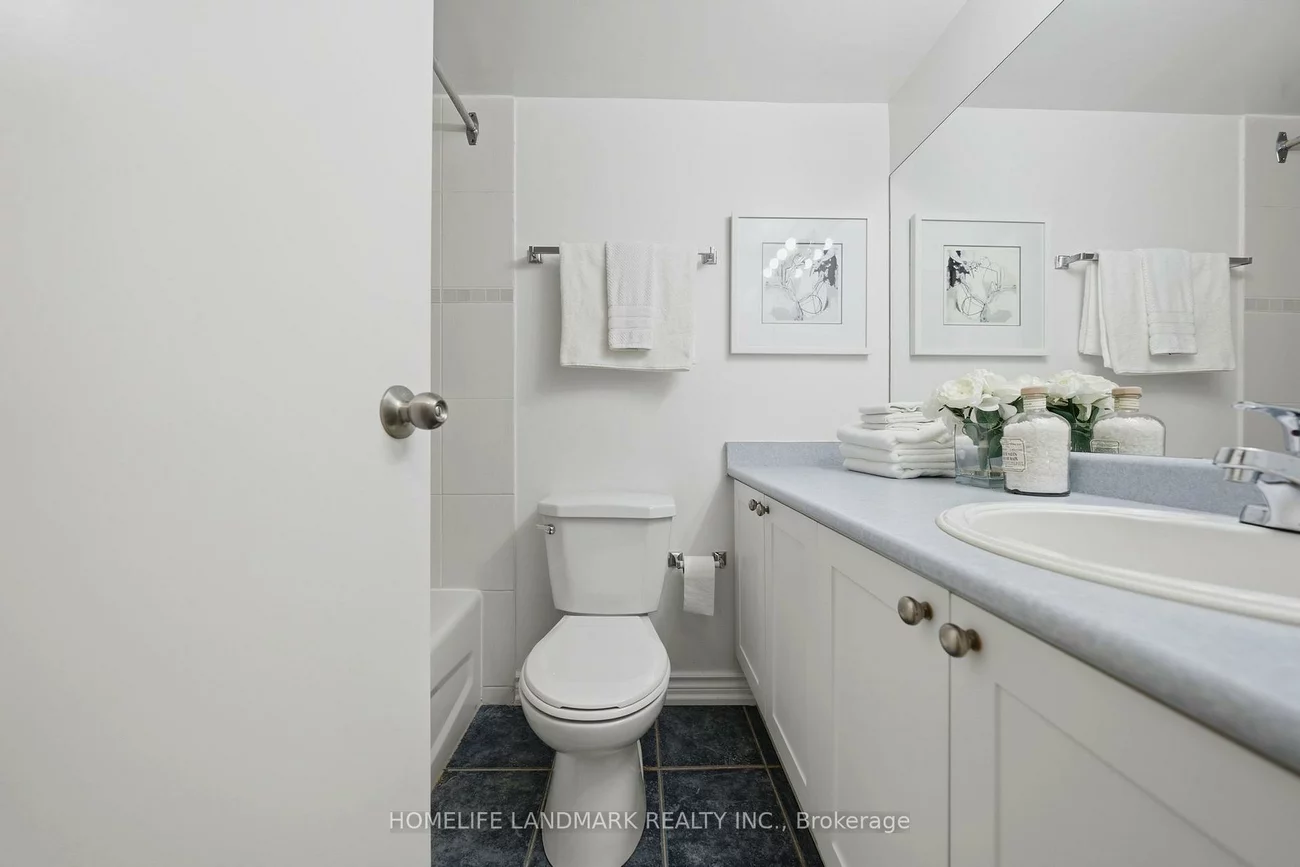 260, Davis, Central Newmarket, Newmarket