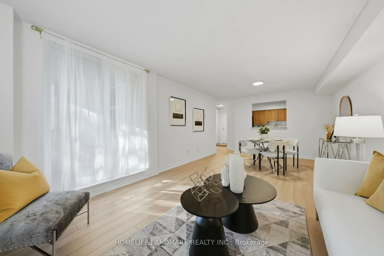 260, Davis, Central Newmarket, Newmarket