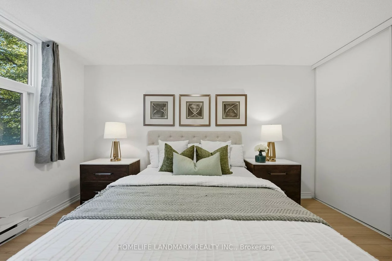 260, Davis, Central Newmarket, Newmarket