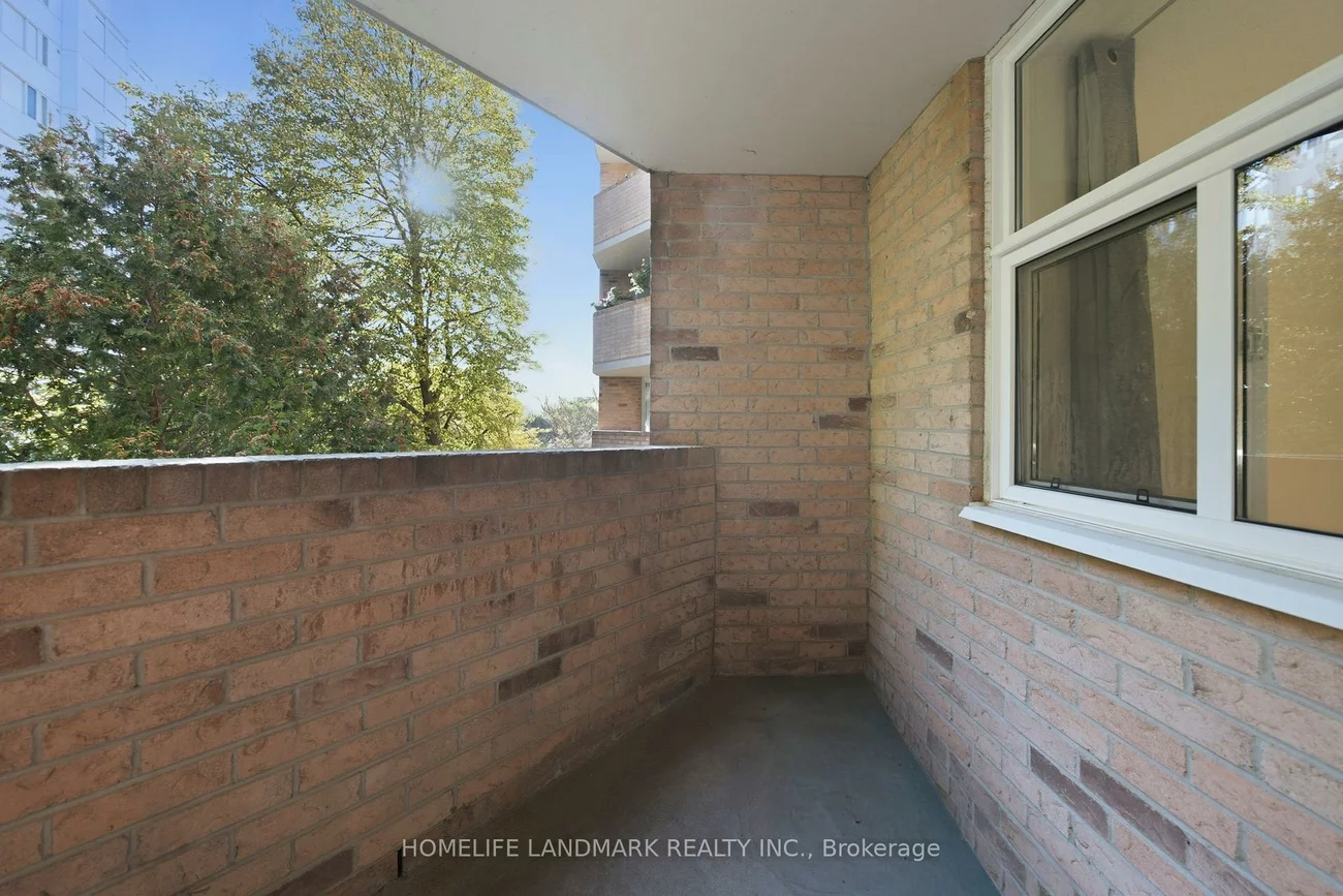 260, Davis, Central Newmarket, Newmarket