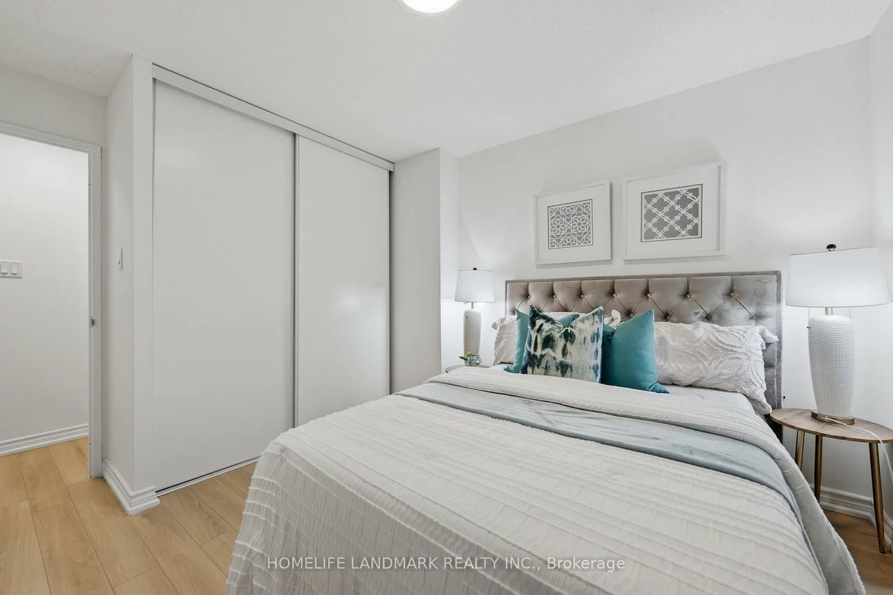 260, Davis, Central Newmarket, Newmarket
