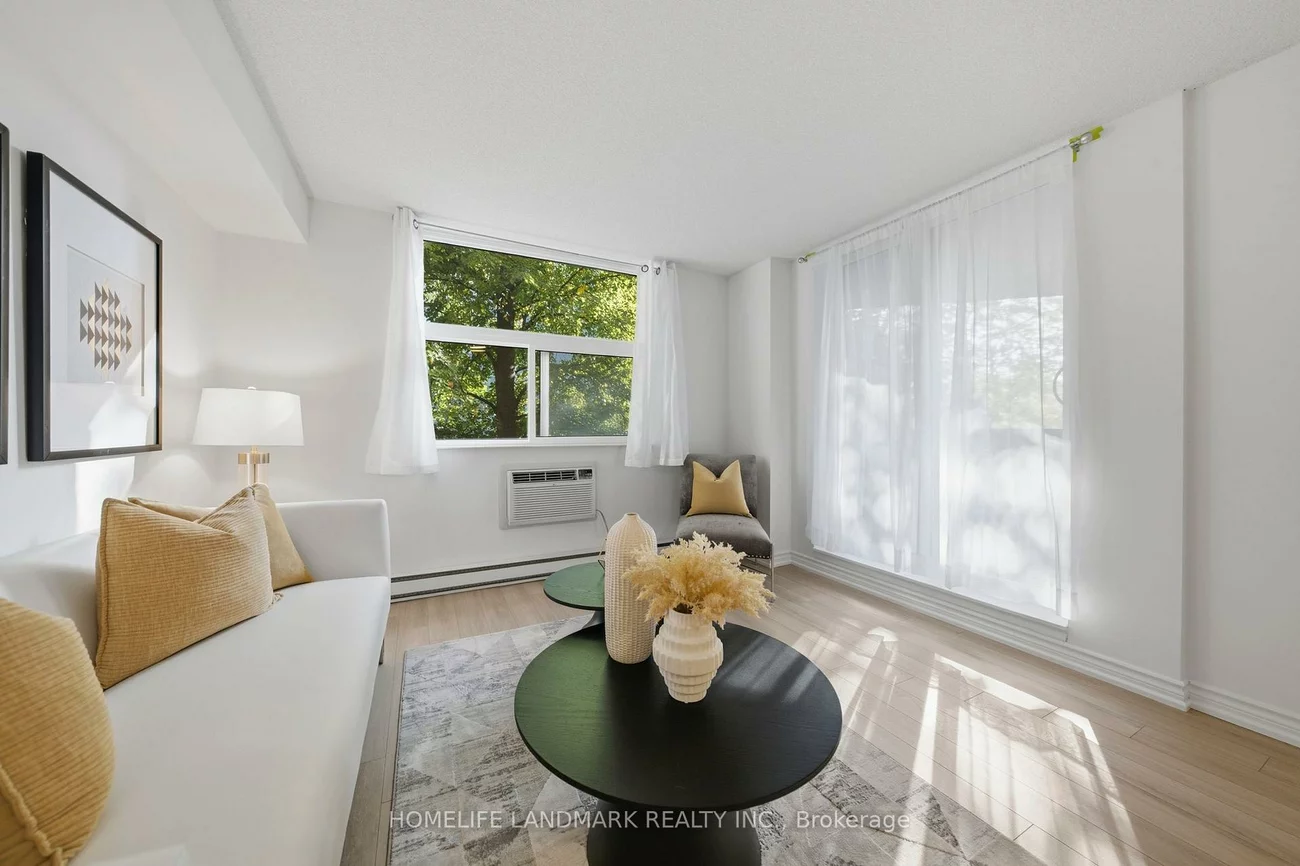 260, Davis, Central Newmarket, Newmarket