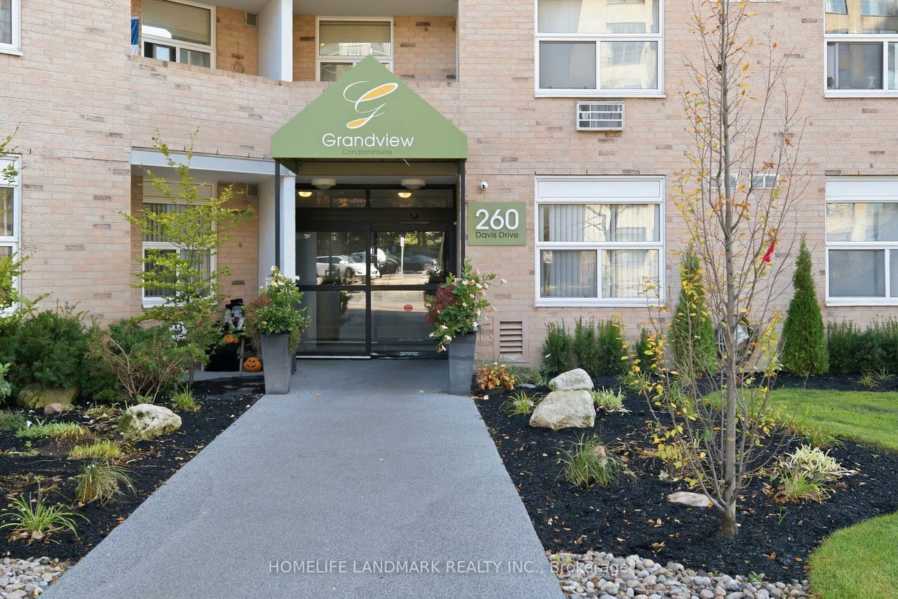 260, Davis, Central Newmarket, Newmarket