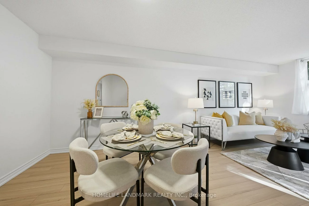 260, Davis, Central Newmarket, Newmarket